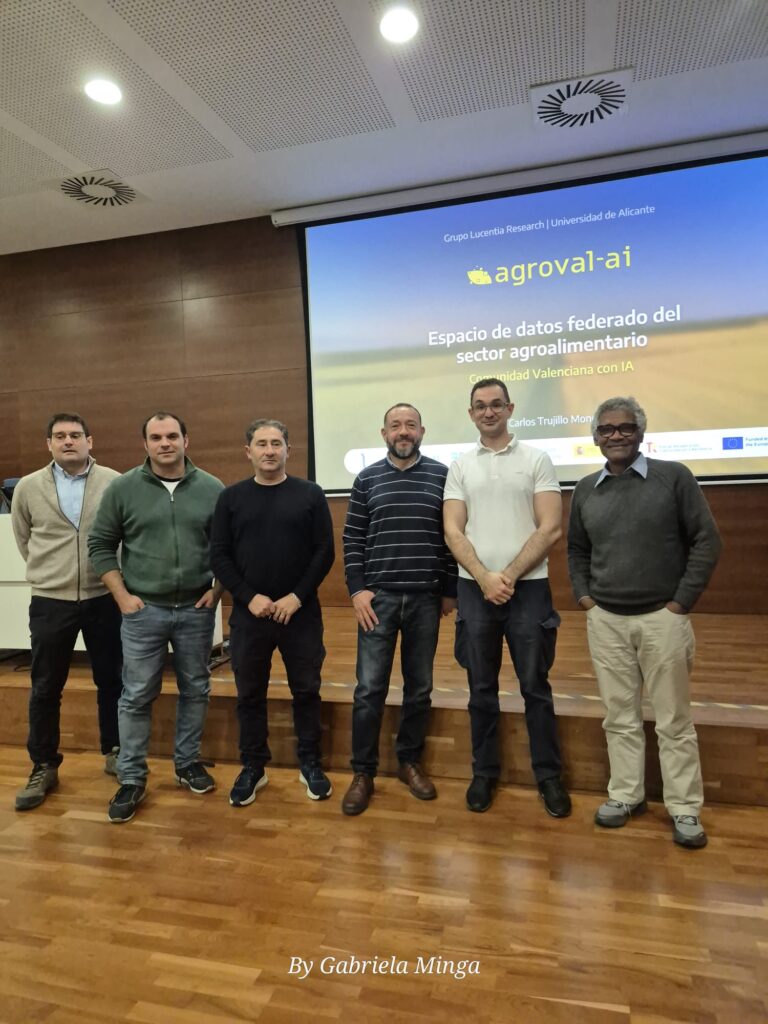 Equipo de AgroVAL-AI tras la presentación del Espacio de Datos AgroVAL-AI en la Universidad de Alicante junto a investigadores y colaboradores del sector agroalimentario.